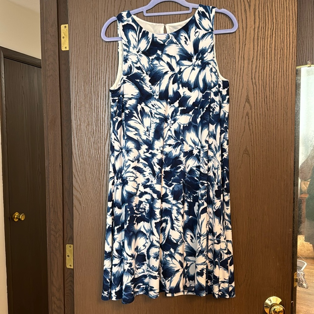 Anne Klein size 14 A-line shift dress.